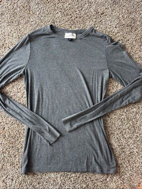 Universal Thread Lightweight Gray Long-Sleeve Crewneck